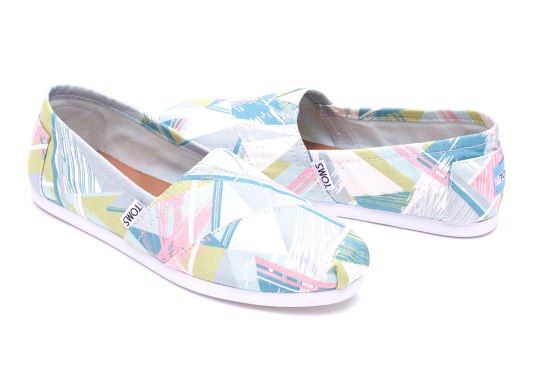 10008021_PastelMultiCanvasTrianglesWomenClassic_hero-1450x1015