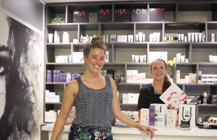 amanda-gezichtsbehandeling-stoom-ontspannen-ernas-beauty-huidverzorging-huidverbetering