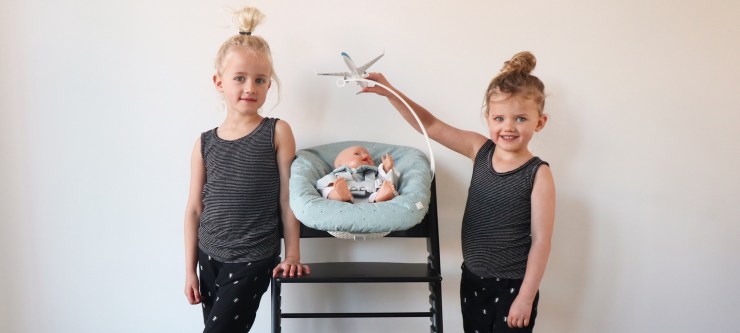 Jools & Pippa Stokke Tripp Trapp Newborn Seat hoogzwanger vliegen MOMspiration