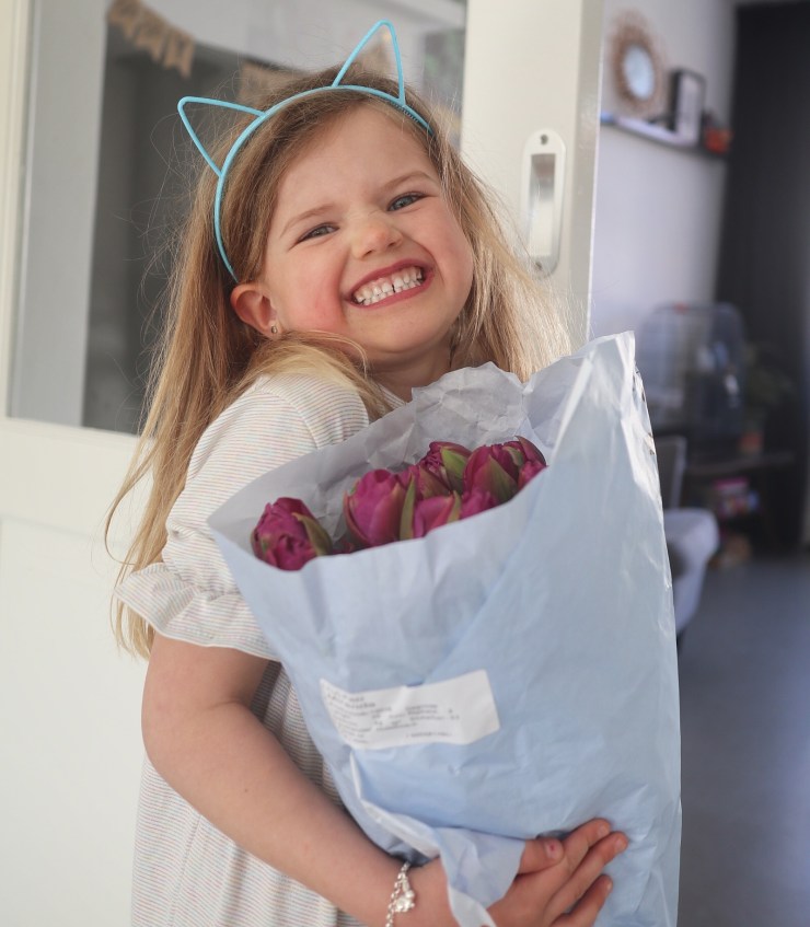 Pippa vijf jaar in quarantaine - bos bloemen - the Flying Dutch Family